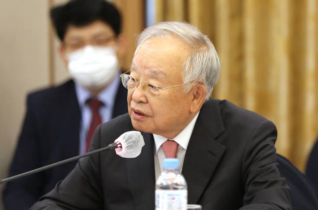 손경식 경총 회장이 18일 한국프레스센터에서 열린 제1차 환경·사회·지배구조(ESG) 경영위원회에서 인사말을 하고 있다. 연합뉴스