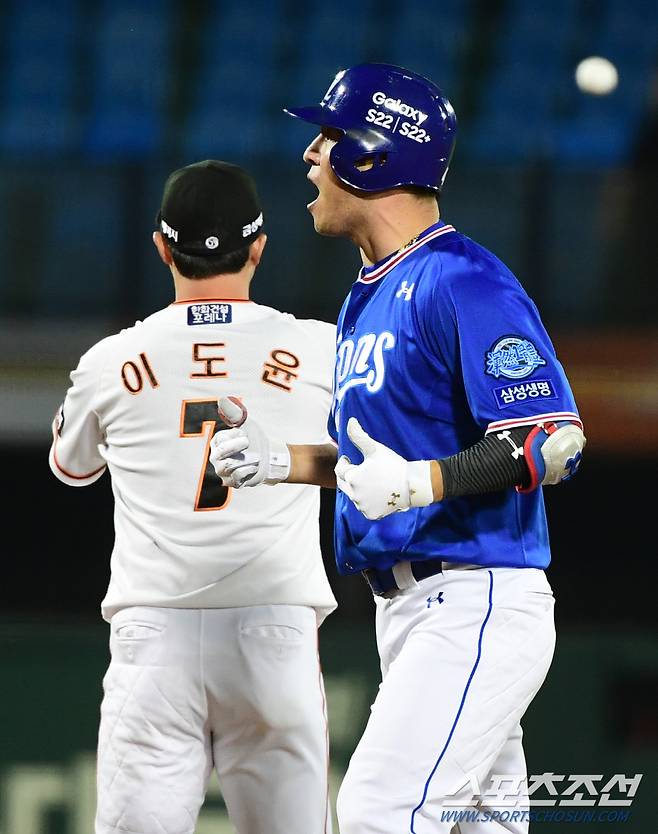 2022 KBO리그 한화이글스와 삼성라이온즈의 경기가 18일 대전한화생명이글스 파크에서 열렸다. 삼성 강민호가 9회초 무사 2,3루에서 동점 2타점 2루타를 치고 있다. 대전=최문영 기자 deer@sportschosun.com/2022.05.18/