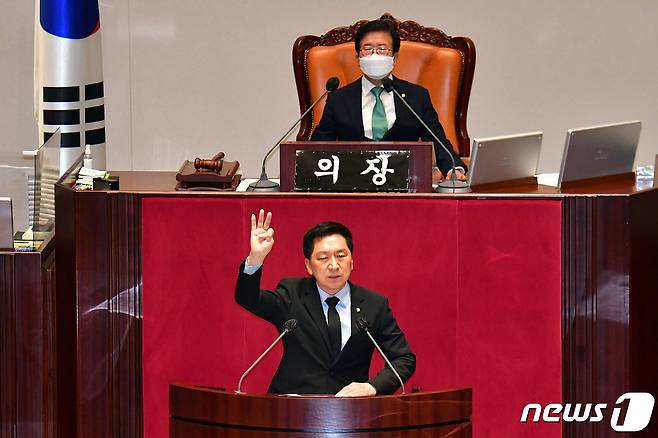 20일 서울 여의도 국회에서 열린 본회의에서 국민의힘 김기현 의원이 징계안에 대한 변명을 하고 있다. (공동취재) 2022.5.20/뉴스1 © News1 허경 기자