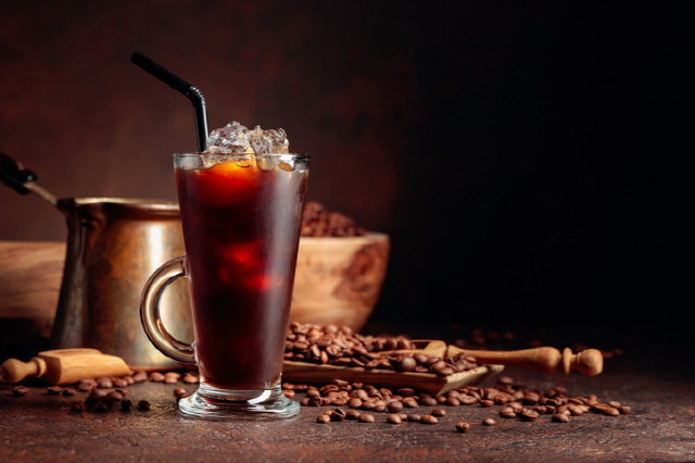 커피를 꾸준히 마시면 내성이 생겨 하루 커피 섭취량이 늘어날 수 있다./사진=게티이미지뱅크