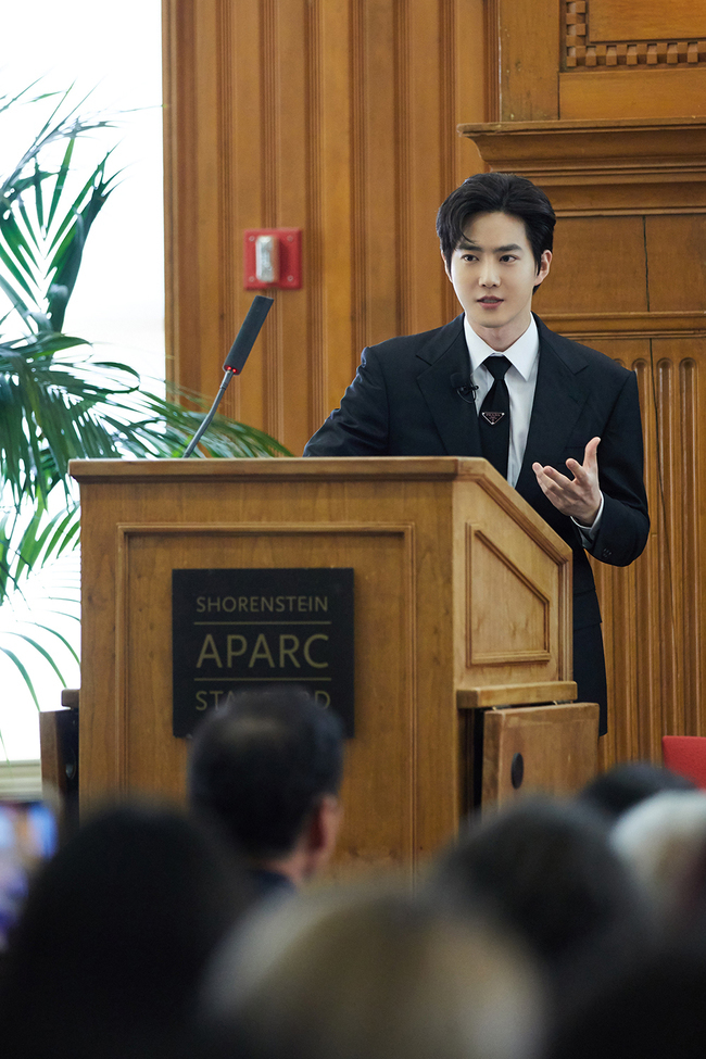 EXO Suho attended the Korea Studies Conference at the University of United States of America Stanford, a prestigious World University.The Korean Studies Conference will be held at the United States of America Stanford University Vechtel Conference Center on May 19-20, and Suho attended the panel of the Korean wave debate on the first day of the conference. Suho attended the event, as the director of the University of Canada debateto, Michelle Joe, I talked with professors of university about various Korean wave.In particular, Suho made a special presentation by taking advantage of his 10-year experience as a K-pop The Artist. He focused his attention on the moment he experienced Korean wave without borders through EXO activities as well as the fluent English language skills about the influence, scalability and orientation of his Korean wave.Suho said, The power of Korean wave is felt every day in everyday life, not on stage.Dance cover videos on social media are proof that Korean wave or K-pop is not unilaterally shown content.As Lee Soo-man, the general producer, always says, Korean wave has become a recreational content that everyone can enjoy and participate in.I watched those who followed me to the details that I could not catch while doing EXO dance cover, and I learned the weight and responsibility of my actions as The Artist. In addition, he said, There are many reasons why K-pop is at the center of Korean wave, but I think communication is the biggest reason.The artists communicate with fandom in various ways, and these efforts form a strong bond between the artist and the fandom.I am really proud and happy to hear the fans story that I like Korean food thanks to EXO and study in Korea.I am grateful to those who love K-Culture beyond K-pop because of EXO. Suho concluded the presentation, saying, Korean wave is not only stopped in a genre.It has become a global phenomenon that continues to grow and develop as music, drama, film, food, education, etc. spread throughout society.I and EXO will continue their journey so that all worlds can be united through music.I hope that our music will have a good impact on you in the future. In addition, during Q&A time following the panel presentation, Suho directly answered in-depth questions related to Korean wave and K pop such as the secret of strong fandom phenomenon, music work behind the scenes, and made the atmosphere of the scene pleasant by actively communicating with the audience with his unique witty gesture.Meanwhile, the conference was hosted by the United States of America Stanford University Asia Pacific Institute to celebrate the 20th anniversary of the Korea Program, a center specializing in Korean studies. It invites scholars and field experts from all over North America to discuss the future and potential of Korean studies in terms of modern Koreas international and cultural aspects. Its live.