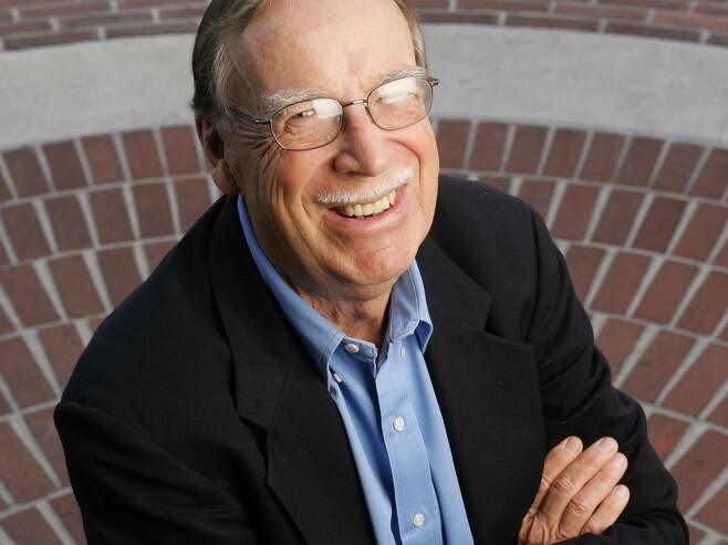 97세 경제학자 리처드 이스털린(Richard A. Easterlin). 서던캘리포니아 대학교 경제학과 명예교수. 30년간 소득과 행복을 추적 연구한 책 '지적 행복론'을 썼다.