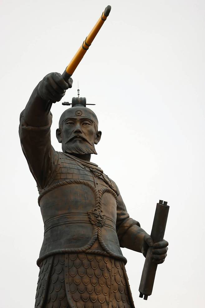 Statue of Jang Bo-go in Wando, South Jeolla ProvincePhoto © Hyungwon Kang
