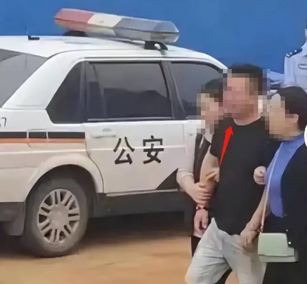 조강지처와 딸의 병원비를 나몰라라 한 남성이 불륜녀에게 8채의 아파트를 증여한 것이 발각됐다. / 웨이보