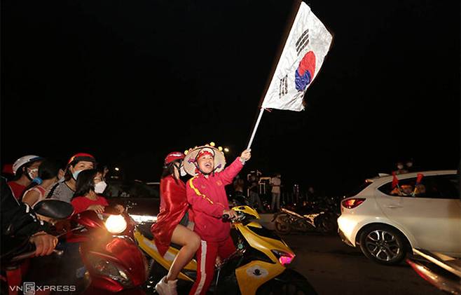 동남아시안게임 2연패 달성에 기뻐하는 베트남 국민들. (사진=VN익스프레스)
