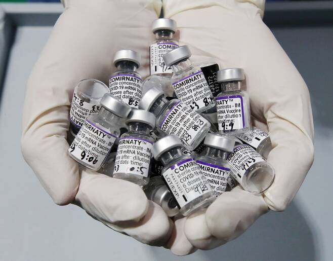 신종 코로나 바이러스 감염증(코로나19) 백신 예방 접종센터에서 사용된 화이자 백신 모습. /뉴스1