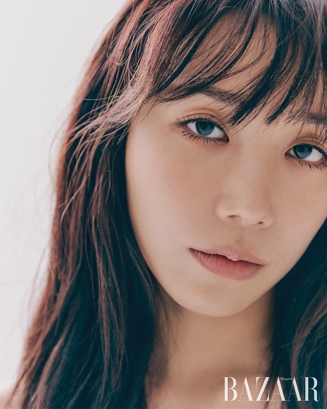 Apink Jung Eun-ji has reported on the latest.Fashion magazine Harpers Bazaar Korea released some interviews with the June issue of Apink Jung Eun-ji on May 24th.Jung Eun-ji in the public picture showed a simple charm with a natural hair and a solid body line in makeup as if it were not decorated.In an interview that followed the filming, Jung Eun-ji said, My friends are similar in their attitude to the life of the life-cake Earth in the original teabing movie The Drunk City Girls last year. When I live, I will find 18 or 19 whale whales in the square (laughing).It was a fun character to make.As for the OCN drama Blind, which was confirmed to appear, It is a social worker who is caught up in an incident.I hope you will pay attention to the logline of this work, Did not you really see it? He said, I am a spoiler when I say something because it is a complicated character.When asked what kind of 30s they dreamed of, he said, I am glad that I have spent the last 20s with a lot of trouble and the beginning of my 30s busy. I want to find a way to spend empty time.Meanwhile, Jung Eun-ji is a member of the group Apink, which celebrated its 11th anniversary this year, and has been loved by the public with numerous hits such as Mr.Chu, LUV, and Dumhdurum, and showed off her strong K-pop representative girl group power through her 10th anniversary special album HORN (hon) in February.