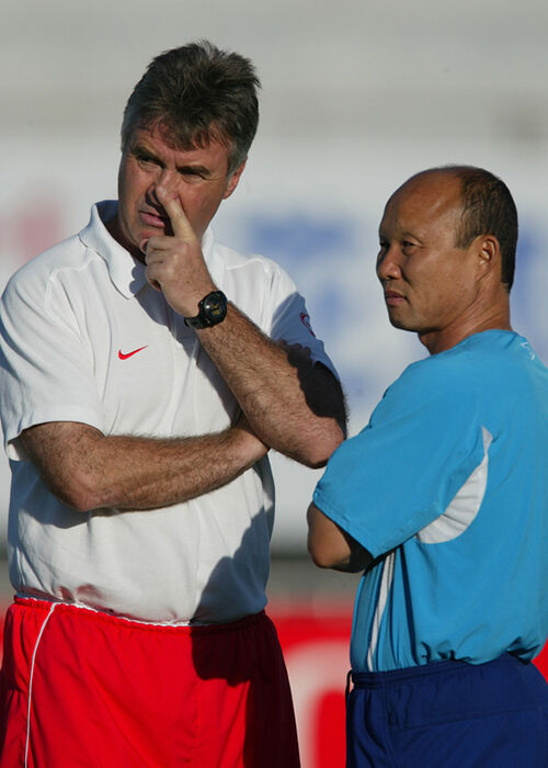 '2022 한일 월드컵 4강 신화' 거스 히딩크 감독(왼쪽)과 당시 박항서 수석 코치(오른쪽).