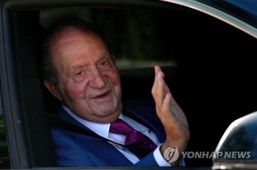 스페인 마드리드 왕실에 도착한 후안 카를로스 1세 전 국왕 [AFP=연합뉴스. 재판매 및 DB 금지]