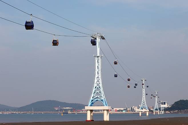 ◇지난해 12월 운행을 시작한 제부도의 서해랑 해상 케이블카. 사진제공=경기도청