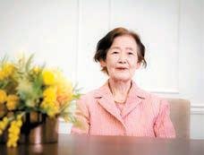 고 이규종 명예교수의 부인 김인선 여사는 부군 의 유지를 이어 장학기금 20억원을 기부했다.