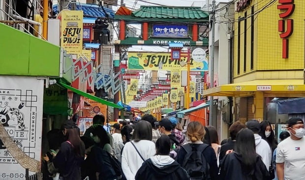 기시다 후미오 일본 총리가 6월10일부터 외국인 관광객 수용을 재개하겠다고 밝혔다. 사진은 일본 오사카 코리아타운. /사진=연합뉴스