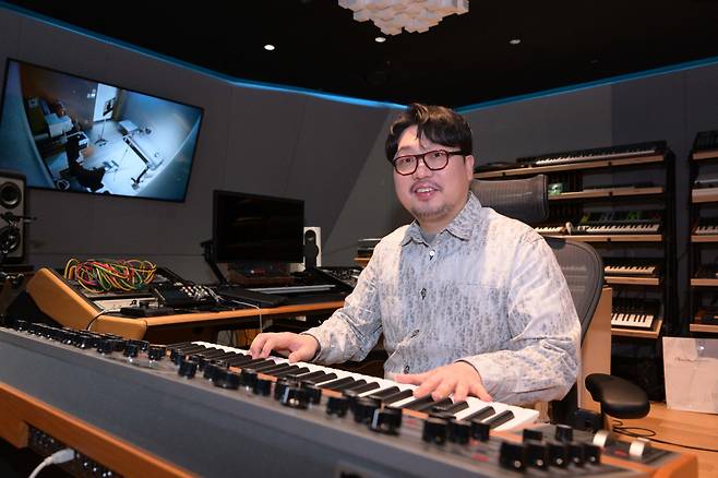 Big Hit Music producer Pdogg poses for photos during an interview with The Korea Herald at Hybe’s headquarters in Yongsan-gu, Seoul, on Tuesday. (Lee Sang-sub/The Korea Herald)
