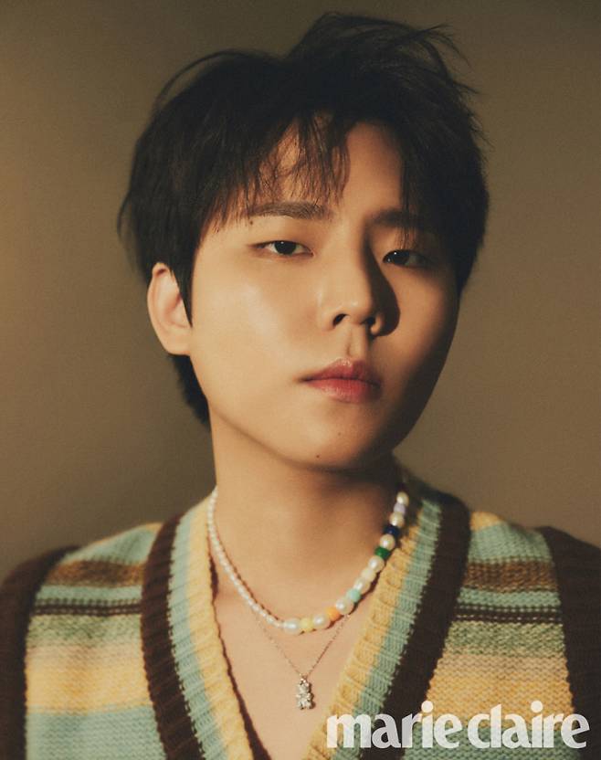 Singer Jung Seung-hwan, who introduced the digital single Hello, released an interview with the pictorial artist through the June issue of Marie Claire.Jung Seung-hwan in the picture showed his own charm while he was full of looks using knit best, shorts, and necress.In an interview, Jeong introduced his new song, Hello, and said, It was a strange feeling. The more I called it, the more I seemed to enter the music.And the word bye is deeply related to himself, Most of the ballads that have been sung have similar emotions to this new song.I also thought that this might be the sentiment of singer Jung Seung-hwan When asked about how to sing, he said, I basically try to express it without overloading.He added, I do not think about the lyrics, but I concentrate on the emotions in them. He added, I try to make the lyrics sound like words.He said he wanted to be as honest as possible in the music, and finished the interview. If you have a hard heart, you will go down to the floor.I want to be a voice that can reach the rugged bare floor. More pictures and interviews by singer Jung Seung-hwan can be found in the June issue of Marie Claire and the Marie Claire website.