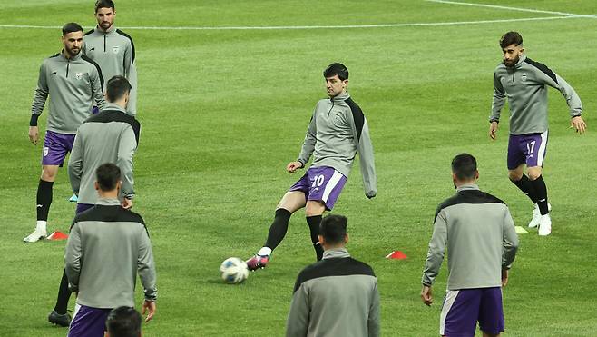 이란 축구대표팀 선수들이 훈련하는 모습. /연합뉴스