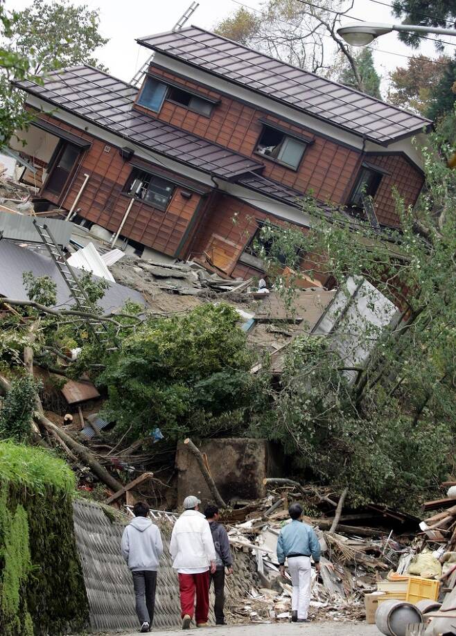 2004년 일본 나가타현에 대규모 지진이 발생했을 때의 모습. 세계일보 자료사진