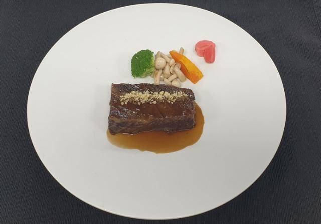 최상급 미국산 소갈비 양념구이와 더운 야채. 대통령실 제공