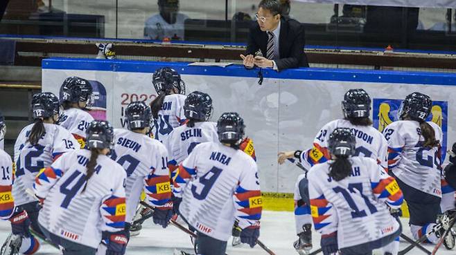 올해 폴란드 세계선수권에 출전한 한국 여자 아이스하키 대표팀 (사진=IIHF 제공, 연합뉴스)