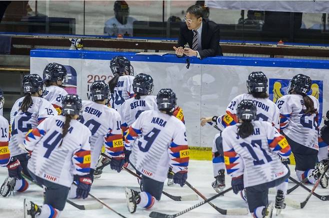 올해 폴란드 세계선수권에 출전한 한국 여자 아이스하키 대표팀 [IIHF 제공. 재판매 및 DB 금지.]