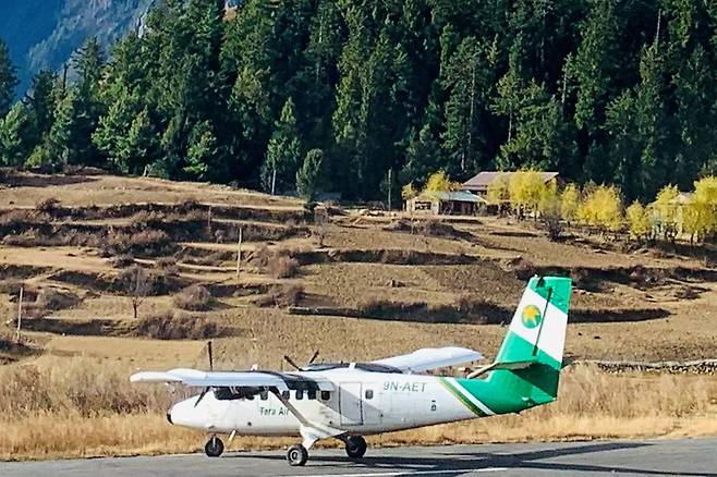 네팔 민간 항공사 타라에어가 운영하는 소형 쌍발기 ‘트윈오터’. /로이터 연합뉴스