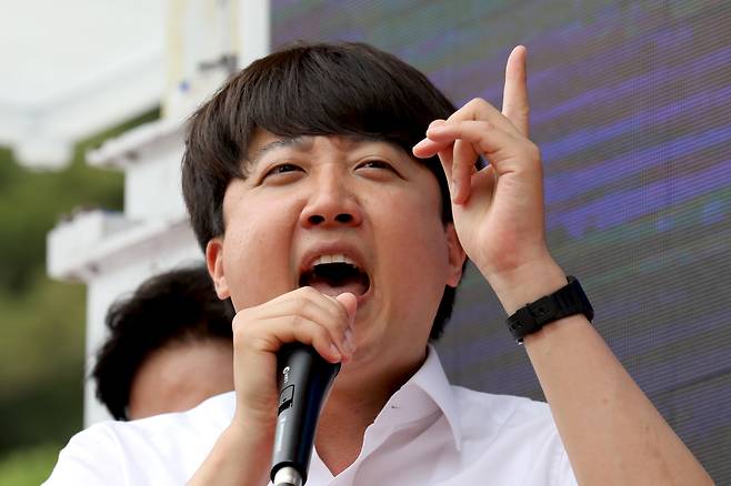 국민의힘 이준석 대표가 29일 경기도 김포시 김포골드라인 사우역에서 열린 김병수 김포시장 후보 지원유세에서 연설하고 있다. /연합뉴스