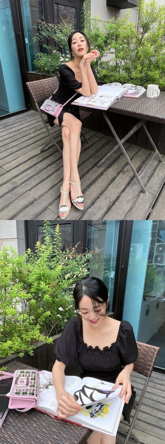 Kim Hyo-jin posted several photos on his instagram on the afternoon of the 30th.Kim Hyo-jin in the public photo is sitting on the terrace wearing a black dress with a clavicle.Kim Hyo-jin captivated the attention by boasting a slender body line with superior glamour.He also boasted a visual filled with distinctive features and showed off his incredible beauty in his late 30s.Meanwhile, Kim Hyo-jin has two sons after marrying Yoo Ji-tae in 2011, and is scheduled to return to JTBCs new drama Model Detective 2, which is scheduled to air this year.