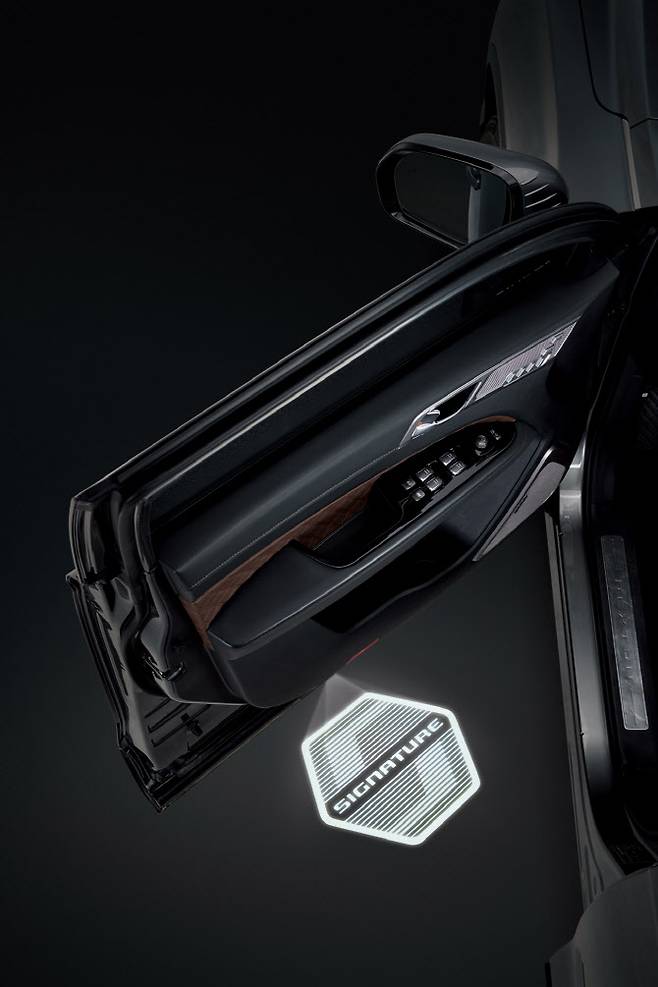 쌍용자동차가 렉스턴 브랜드 론칭 20주년을 기념해 고급 편의사양을 기본 적용하고 상품성을 높인 올 뉴 렉스턴 ‘시그니처’ 스페셜 모델을 판매 개시한다고 1일 밝혔다. (사진=쌍용차)