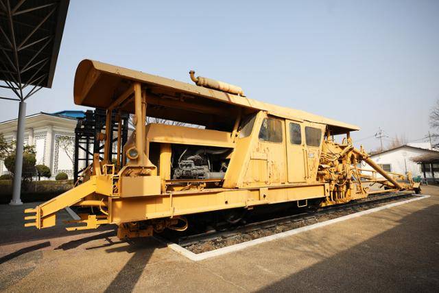 선로 보수 등을 위한 특수차량인 멀티플 타이탬퍼(스위스). ⓒ박준규