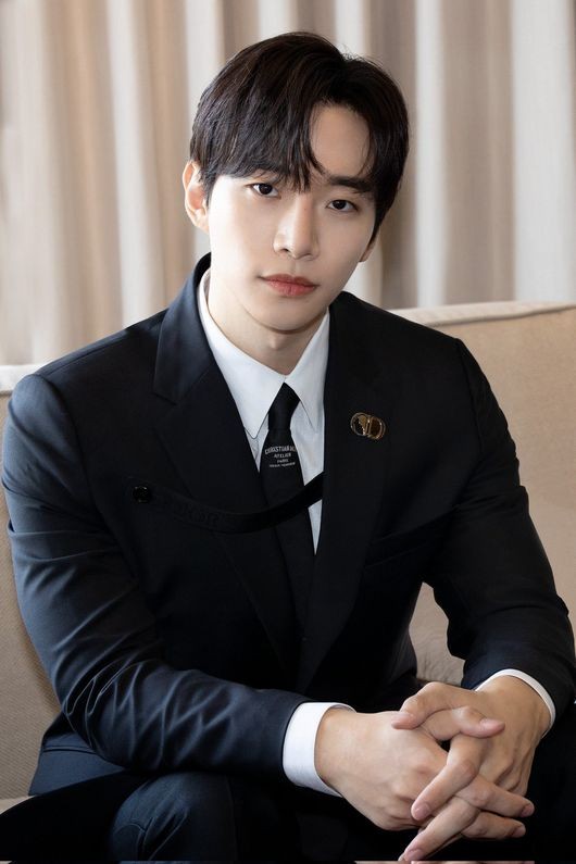 Actor Lee Joon-ho will appear on TVN entertainment You Quiz on the Block today (15th).According to broadcasting officials on the morning of the 15th, Lee Joon-ho will attend the TVN popular entertainment You Quiz on the Block (hereinafter referred to as Yu Quiz) recording at the Seoul location.This is the first time Lee Joon-ho has appeared on You Quiz.Lee Joon-ho will meet MC Yoo Jae-Suk and Jo Se-ho and will share various stories from the debut of idol group 2PM to the birth of Actor in parallel.The broadcast date, starring Lee Joon-ho, is not yet set.Lee Joon-ho has won two awards, including the popular award, which is decided by fans vote at the 58th Baeksang Arts Awards ceremony held last month, and the MBC Red End of Clothes Retail, the best actor in the TV category.Currently Lee Joon-ho is preparing to film his next film, the Rocco drama Kingderland (Gase), and plays the role of the male protagonist Salvation, the chaebols successor in the play.JYP Enter Provides