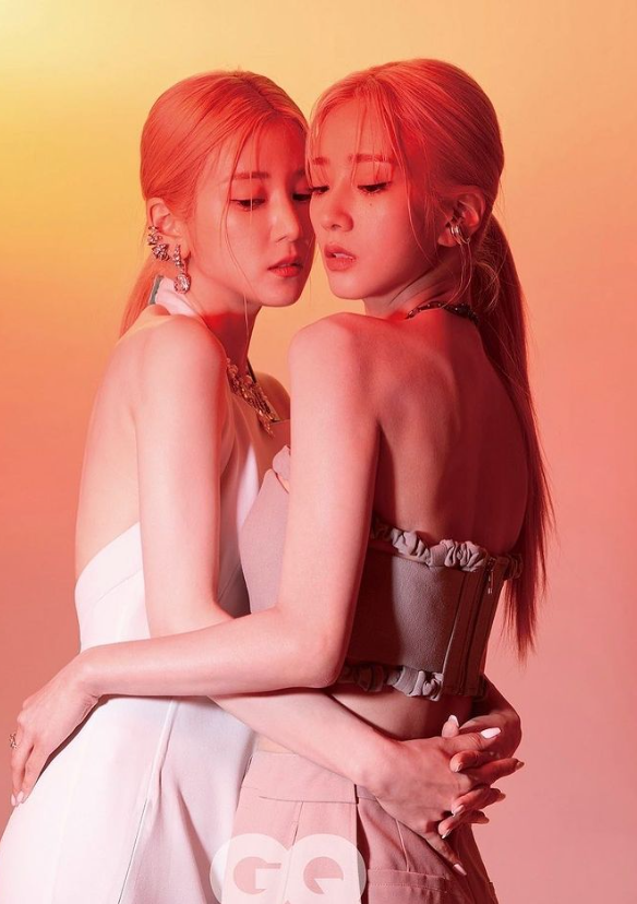 Apinks first unit, Early Spring, which left the group and announced various activities as a unit with Solo, raised expectations with intense SteelSeries.On the 15th, Yoon Bomi posted a picture cut with Park Cho-rong on his SNS titled Early Spring.In a picture with GQ, the two attracted attention with styling that resembled twins.It was a different look, like a red-colored light brown hair tied together, an earring hanging on the ears, and a dress with a clear back.Park Cho-rong, who embraces the waist of Yoon Bomi, and Yoon Bomi, who is looking at the camera slightly, are full of sensualness.Earlier, IST Entertainment said, Apinks member Park Cho-rong, Yoon Bomis unit Early Spring will release its first album in July.Photo Source  Yoon Bomi SNS