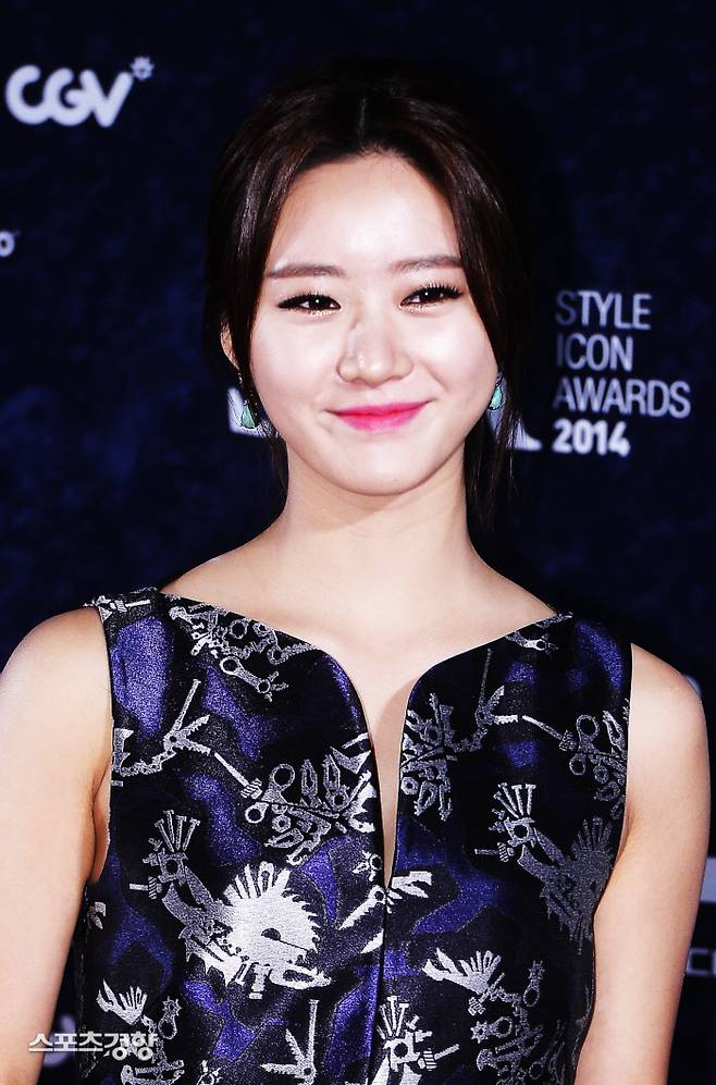 2015년 결혼 이후 연예계 활동을 중단했던 배우 한그루가 새 소속사와 전속계약을 체결하고 복귀한다. 이선명 기자 57km@kyunghyang.com