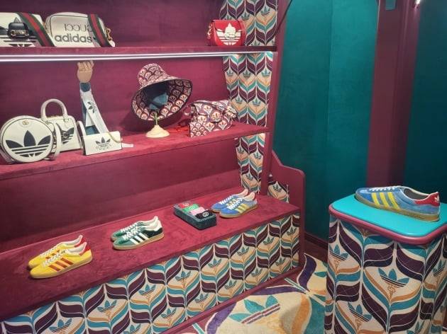 구찌와 아디다스가 콜라보레이션으로 내놓은 제품들. /안혜원 기자