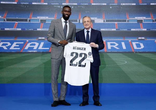 안토니오 뤼디거와 플로렌티노 페레즈 회장. 사진|레알 마드리드 공식 홈페이지