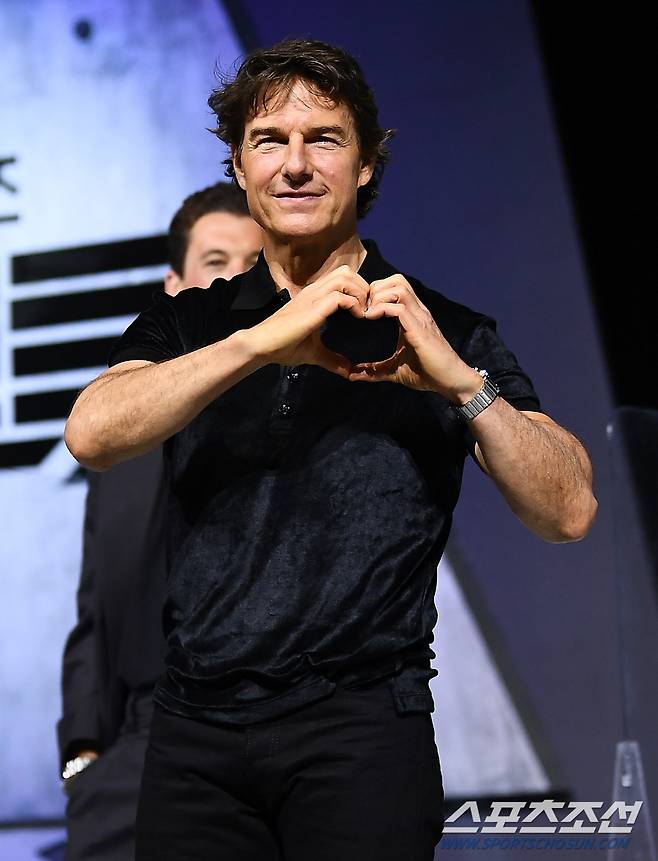 영화 '탑건: 매버릭' 프레스 컨퍼런스가 20일 서울 송파구 잠실동 롯데호텔월드 크리스탈볼룸에서 열렸다. 배우 톰 크루즈가 포토타임을 갖고 있다. 잠실동=박재만 기자 pjm@sportschosun.com/2022.06.20/