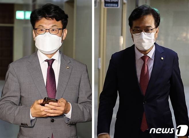 진성준 더불어민주당 원내수석부대표(왼쪽)와 송언석 국민의힘 원내수석부대표가 20일 서울 여의도 국회에서 원구성협상을 위해 본관 운영위원장실로 각각 들어서고 있다. (공동취재) 2022.6.20/뉴스1 © News1 유승관 기자