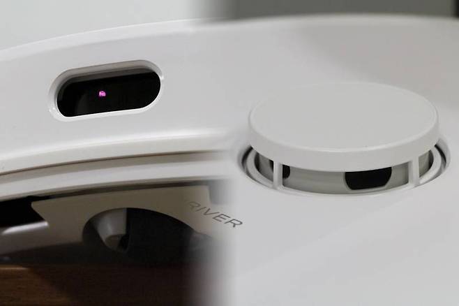 정면 및 하단 등 다양한 방향에 ToF 센서가 배치돼있으며, 상단에 LDS 센서가 회전하며 장소를 파악한다. 출처=IT동아