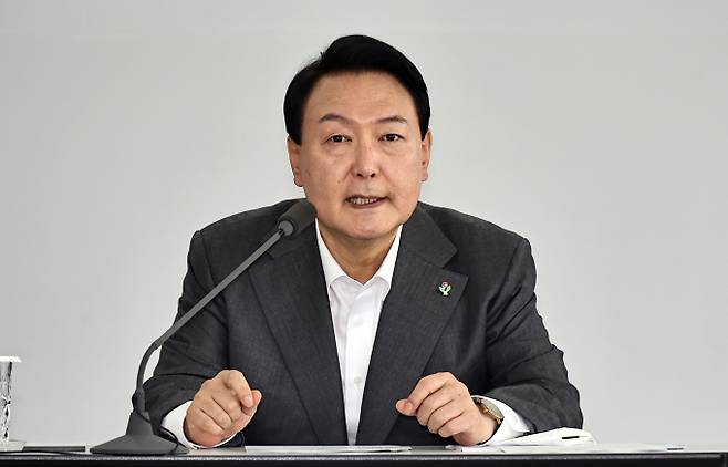 윤석열 대통령이 오는 29~30일 한국 대통령 중 최초로 스페인 마드리드에서 열리는 나토(NATO 북대서양조약기구)정상회의에 참석한다. 사진은 윤 대통령이 22일 경남 창원 성산구 두산에너빌리티에서 열린 원전산업 협력업체 간담회에서 인사말을 하는 모습. 기사 내용과 무관. /사진=뉴스1