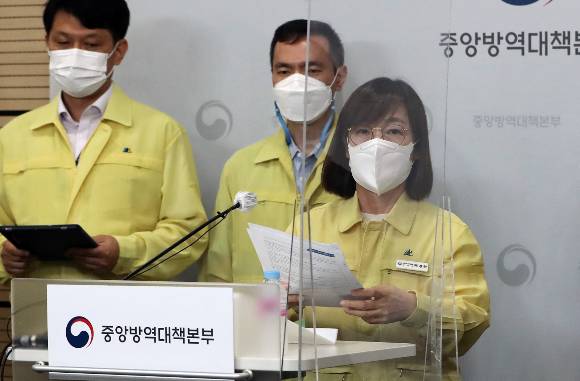 백경란 질병관리청장이 22일 오후 충북 청주시 흥덕구 오송읍 질병관리청에서 원숭이두창 의심 환자 발생 및 양성 확진에 따른 대응 조치를 발표하고 있다. /사진=뉴스1