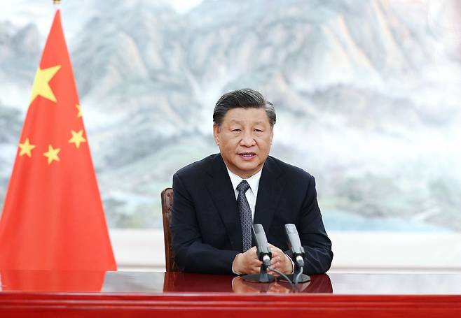시진핑 중국 국가주석이 22일 영상으로 진행한 브릭스(BRICS·브라질, 러시아, 인도, 중국, 남아공) 국가 비즈니스포럼 개막식에서 기조연설을 하고 있다. /신화=연합뉴스