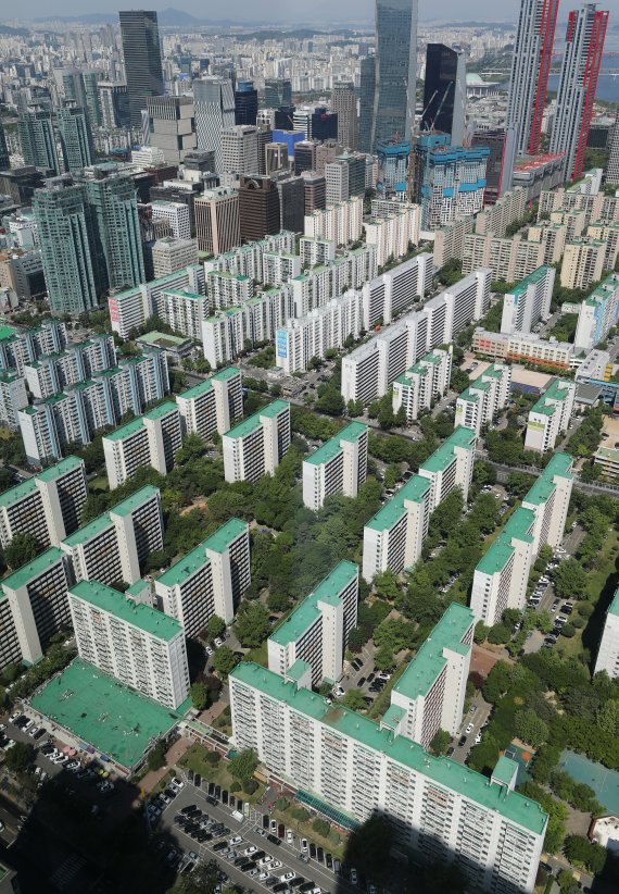 서울시의 신속통합기획 재건축에 참여한 영등포구 여의도 시범아파트 단지 전경. 뉴시스