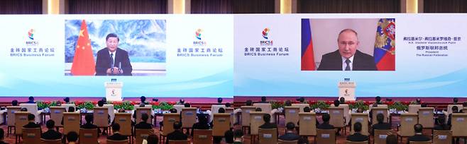 시진핑·푸틴, 나란히 한뜻 시진핑 중국 국가주석(왼쪽 사진)과 블라디미르 푸틴 러시아 대통령이 22일 베이징에서 열린 브릭스 비즈니스포럼 개막식에서 각각 연설하는 모습이 화상으로 중계되고 있다. 베이징 | 로이터·신화연합뉴스