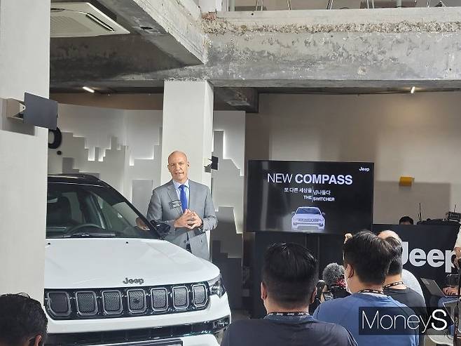 제이크 아우만 스텔란티스 코리아 사장이 23일 프리미엄 컴팩트 SUV '뉴 컴패스' 공개 행사를 열었다. /사진=김창성 기자