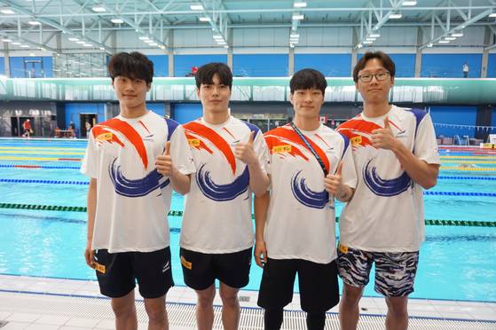 부다페스트에서 연습 중인 황선우·김지훈·이유연·김민준 - 올댓스포츠 제공