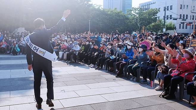 지난달 21일 서울 성동구 왕십리역 광장에 열린 정원오 구청장(당시 후보)의 집중 유세 장면. /성동구청