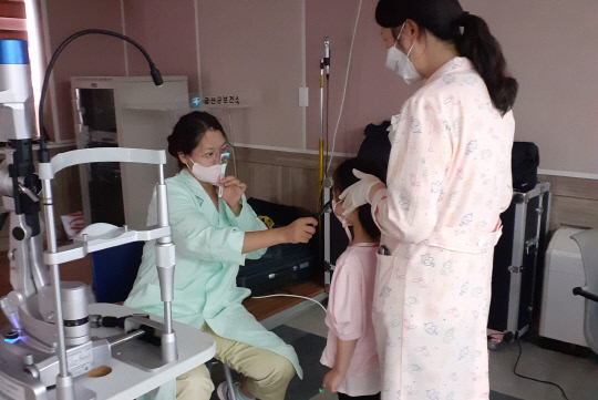금산군은 한국실명예방재단과 공동으로 취학 전 어린이 86명을 대상으로 눈 정밀검진를 금산군보건소에서 진행했다. 사진=금산군 제공