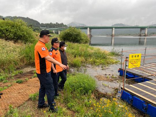 공주소방서 강종범 서장은 여름철 풍수해를 대비해 관내 피해 우려지역에 선제적인 대응을 위한 재해위험지역 사전현장 점검에 나섰다. 사진=공주소방서 제공