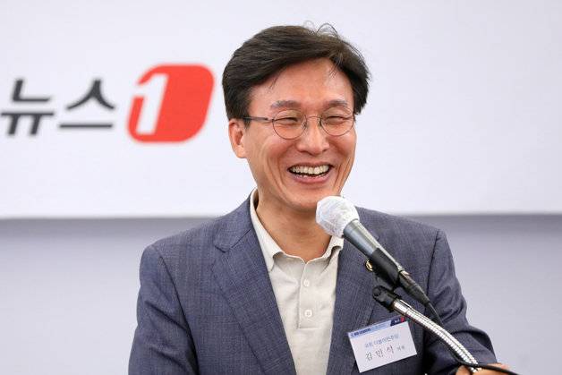 김민석 더불어민주당 의원이 23일 오전 서울 중구 롯데호텔에서 열린 ‘제16회 뉴스1 바이오리더스클럽’에서 축사를 하고 있다. 뉴스1