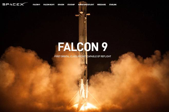 스페이스X(SpaceX)는 세계 최초로 개발한 로켓 재사용 기술을 보유하고 있다. 사진은 스페이스X의 펠컨(Falcon)9의 모습. /사진=스페이스X 홈페이지 캡쳐