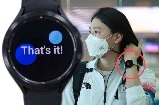 김연경 여자배구 대표팀 선수가 삼성전자 ‘갤럭시워치’를 차고 있는 모습