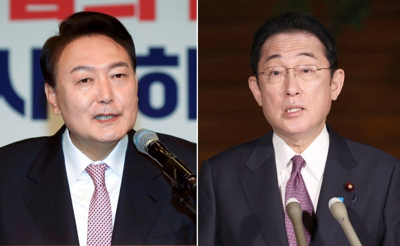윤석열(왼쪽) 대통령 당선인과 기시다 후미오 일본 총리. AFP 연합뉴스